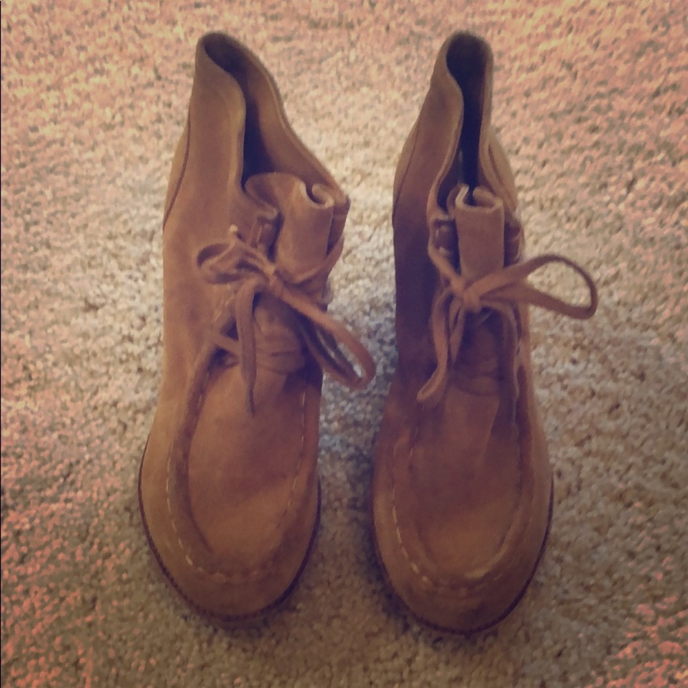 Like new 70’s moccasin inspired booties